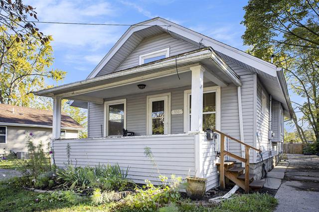 front view picture of 930 Mahlon Street, Lansing, MI. 48906