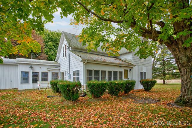 front view picture of 1579 64Th Street, Fennville, MI. 49408