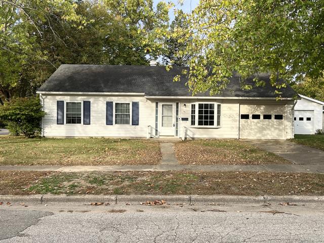 front view picture of 501 N Ferry, Ludington, MI. 49431