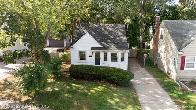 front view picture of 4428 Washington Street, Wayne, MI. 48184