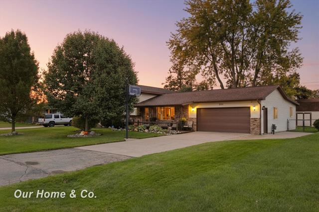front view picture of 2311 Starlite Drive, Saginaw, MI. 48603