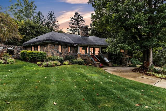 front view picture of 10320 Harpers Ferry Court, Whitmore Lake, MI. 48189