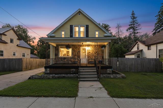 front view picture of 2122 2Nd Street, Bay City, MI. 48708