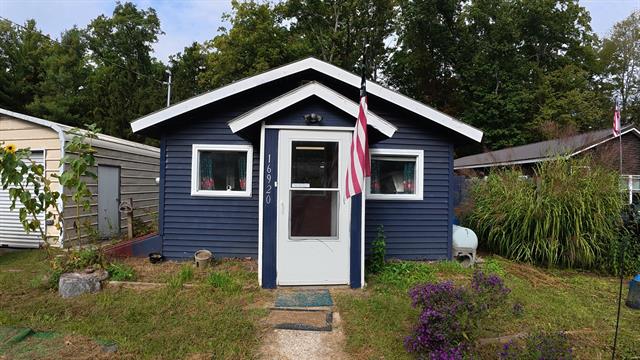 front view picture of 16920 6Th Street, Wellston, MI. 49689