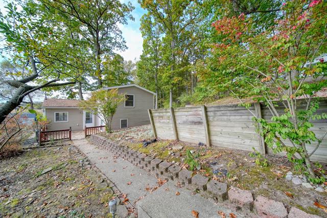 front view picture of 209 North Drive, Brooklyn, MI. 49230