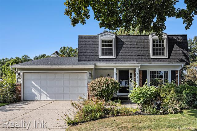 front view picture of 790 Fairway Trails Drive, Brighton, MI. 48116