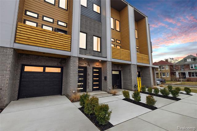 front view picture of 1709 Pallister, Detroit, MI. 48206