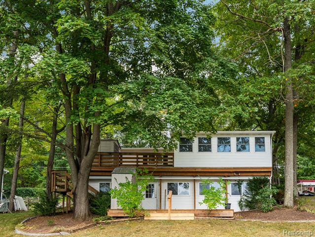 front view picture of 681 Lakeview Drive, Harrison, MI. 48625