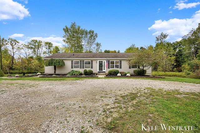 front view picture of 11689 Tj Lane, Lowell, MI. 49331