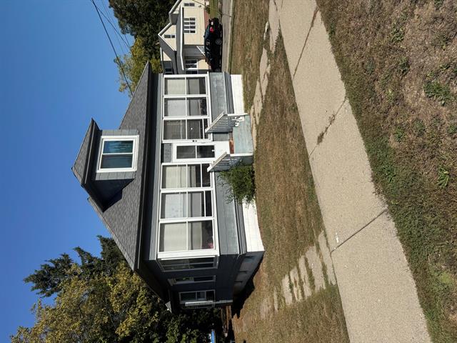 front view picture of 590 Mclaughlin Avenue, Muskegon, MI. 49442