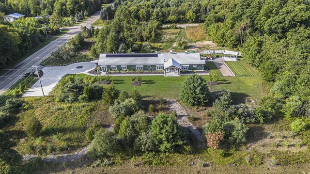 front view picture of 1985 68Th Street, Fennville, MI. 49408