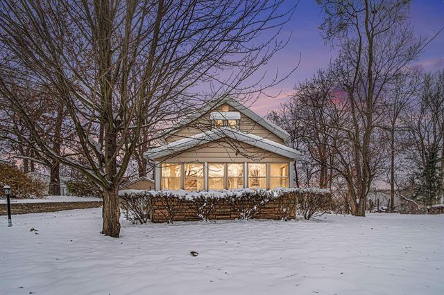 front view picture of 2222 Hoyle Avenue Nw, Grand Rapids, MI. 49544