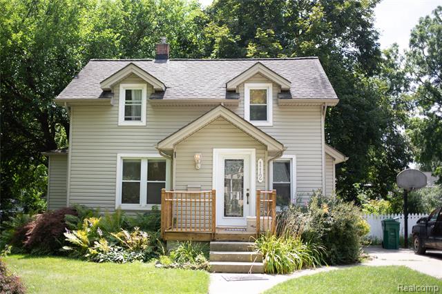 front view picture of 112 Glanworth Ave, Lake Orion, MI. 48362