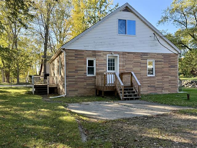 front view picture of 405 6 Mile Road, Whitmore Lake, MI. 48189