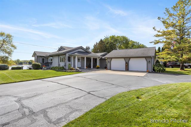 front view picture of 9812 Myers Lake Avenue Ne, Rockford, MI. 49341