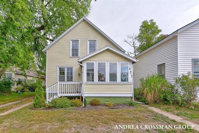 front view picture of 523 Fulton Avenue, Grand Haven, MI. 49417