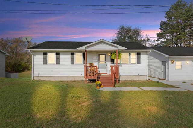 front view picture of 886 W Maple Street, Mecosta, MI. 49332