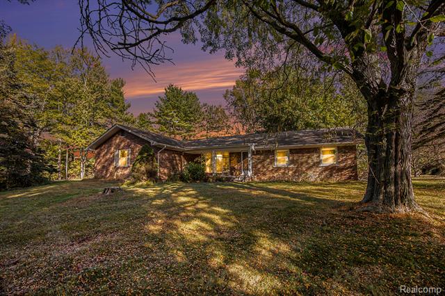 front view picture of 2805 Oakview Drive, Dryden, MI. 48428