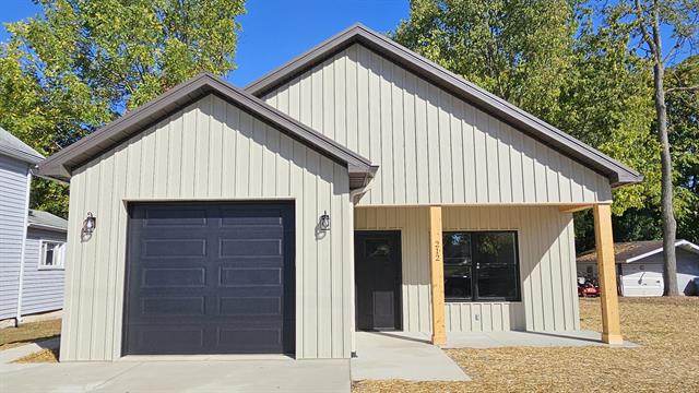 front view picture of 212 Henry Street, Coldwater, MI. 49036