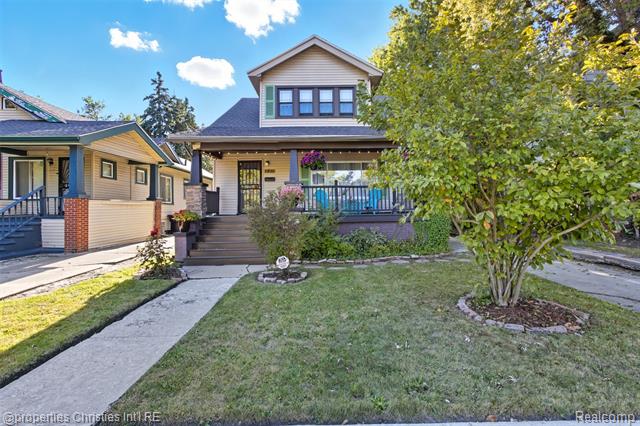 front view picture of 221 Chalmers Street, Detroit, MI. 48215