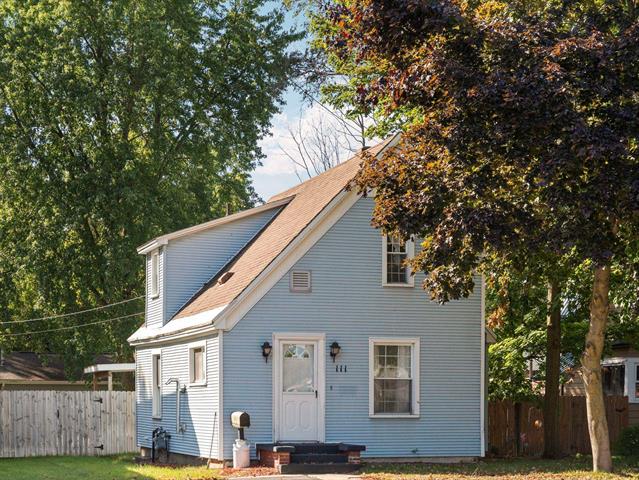 front view picture of 111 W Fourteenth Street, Traverse City, MI. 49684