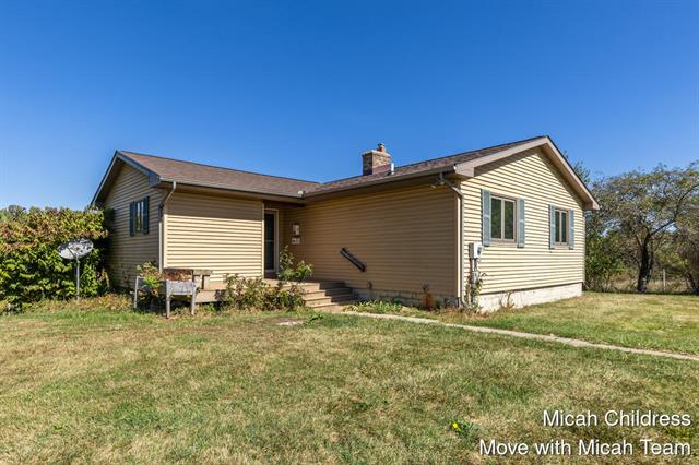 front view picture of 2249 N Canal Road, Eaton Rapids, MI. 48827