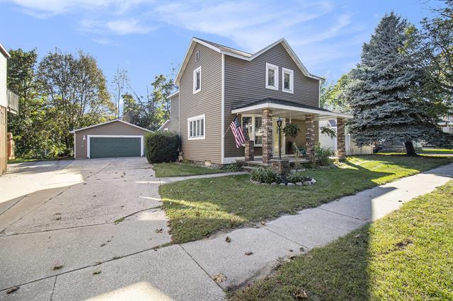 front view picture of 259 5Th Avenue, Manistee, MI. 49660