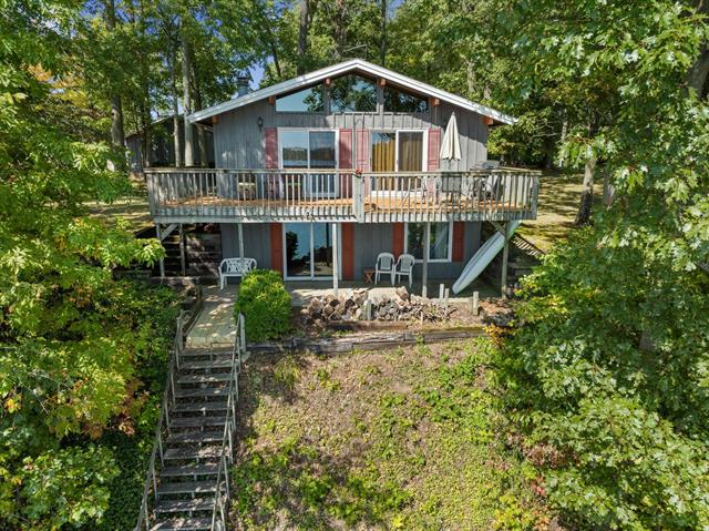 front view picture of 89465 Shorelane Drive, Lawton, MI. 49065