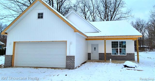 front view picture of 2325 Walnut Road, Auburn Hills, MI. 48326