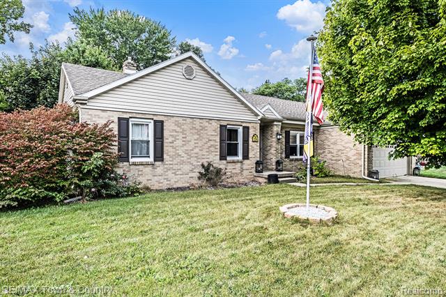 front view picture of 225 Beechwood Court, Flushing, MI. 48433