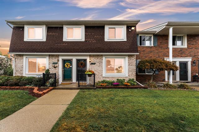 front view picture of 13314 Denver Circle W, Sterling Heights, MI. 48312