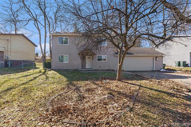 front view picture of 221 Heights Rd, Lake Orion, MI. 48362