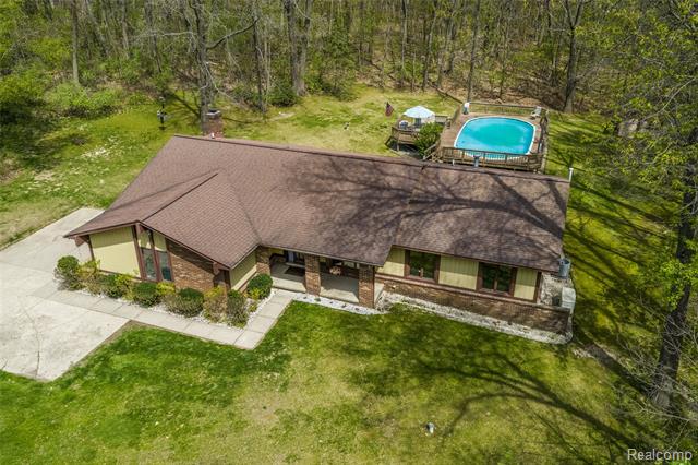front view picture of 9730 Gibbs Rd, Clarkston, MI. 48348
