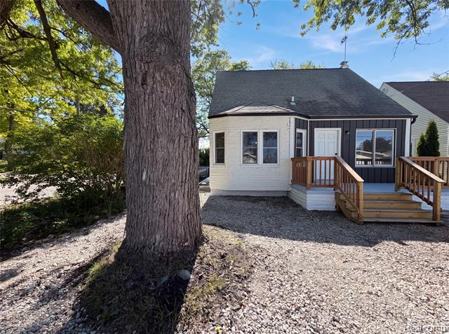 front view picture of 492 Algene Dr, Lake Orion, MI. 48362