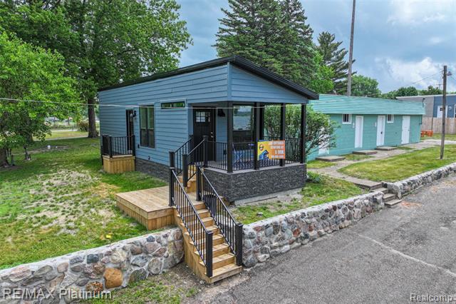 front view picture of 27 Sunset Lane, Fenton, MI. 48430