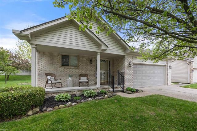 front view picture of 422 Converse Ct, Lake Orion, MI. 48362
