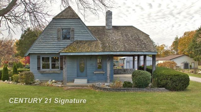 front view picture of 766 S Main Street, Chesaning, MI. 48616