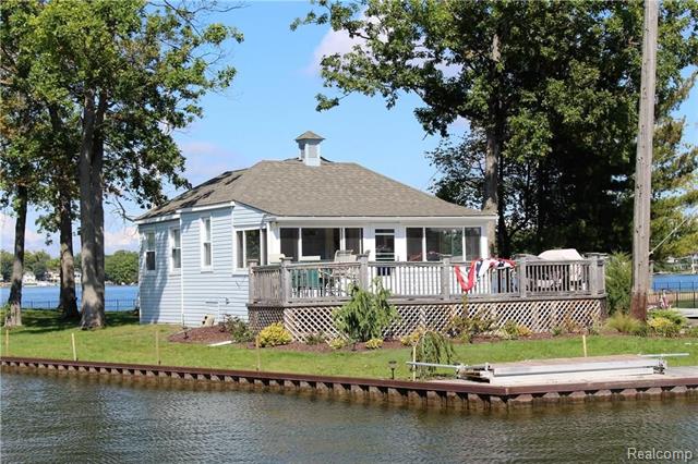 front view picture of 752 Preston Is, Lake Orion, MI. 48362