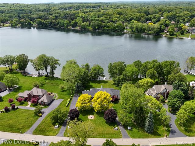 front view picture of 532 Shrewsbury Dr, Clarkston, MI. 48348