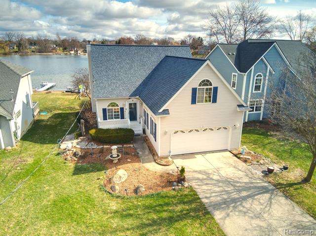 front view picture of 1692 S Newman Rd, Lake Orion, MI. 48362