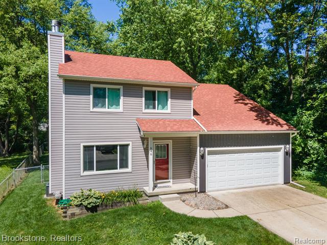 front view picture of 646 Alan Dr, Lake Orion, MI. 48362