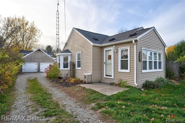 front view picture of 6571 River Road, Flushing, MI. 48433