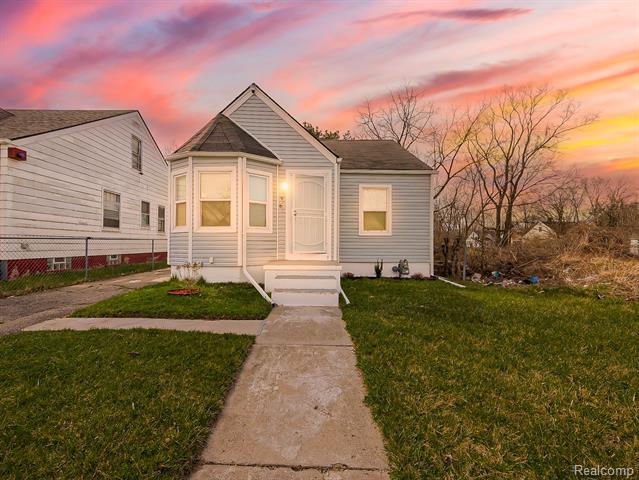front view picture of 9163 Winthrop Street, Detroit, MI. 48228