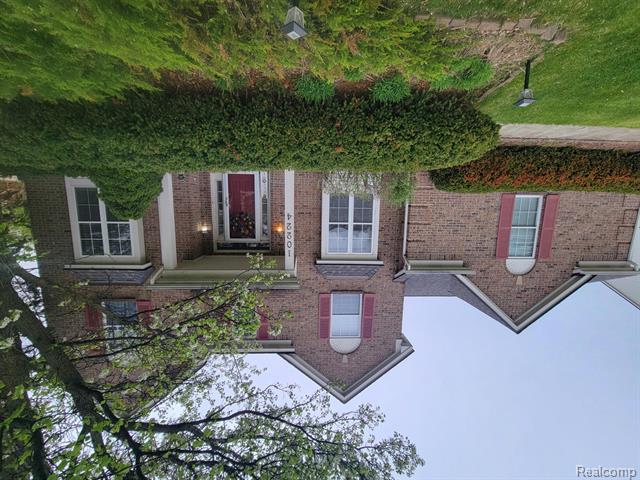 front view picture of 10224 Wellington Dr, Clarkston, MI. 48348