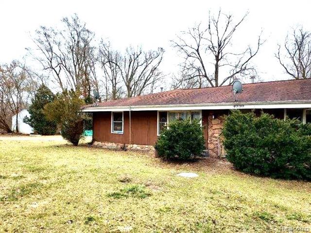front view picture of 4030 S Fenton Rd, Holly, MI. 48442
