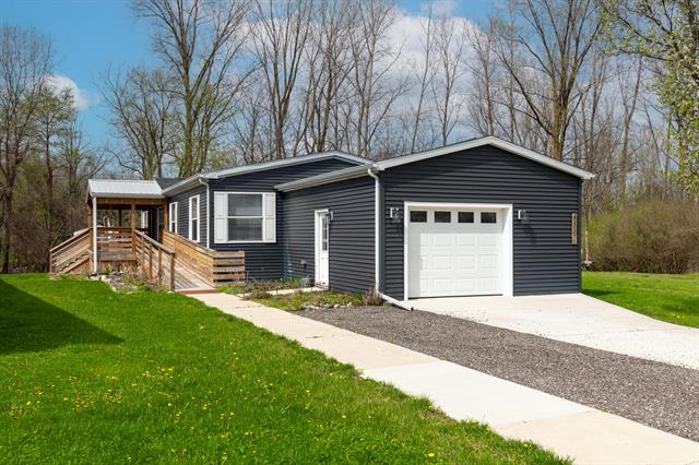 front view picture of 680 N Gallery Drive, Eaton Rapids, MI. 48827