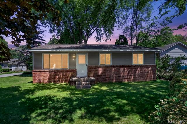 front view picture of 760 Heights Rd, Lake Orion, MI. 48362