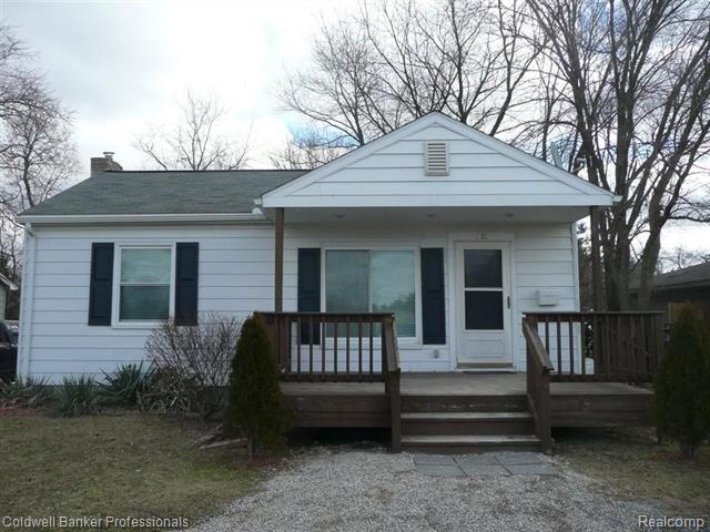 front view picture of 265 Perry St, Lake Orion, MI. 48362