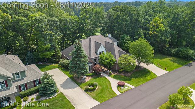 front view picture of 271 Greenan Ln, Lake Orion, MI. 48362