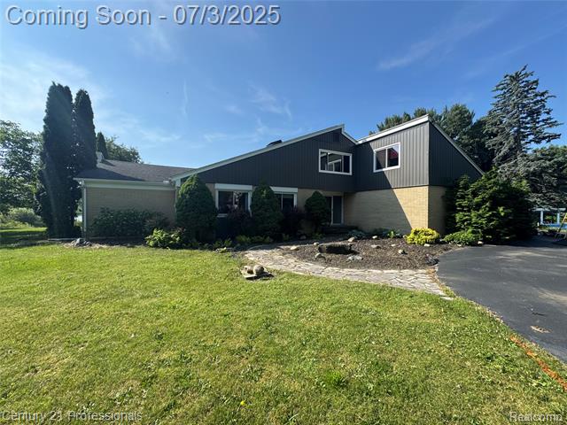 front view picture of 291 N Baldwin Rd, Clarkston, MI. 48348